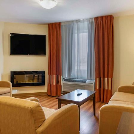 Quality Inn & Suites Winkler Bagian luar foto