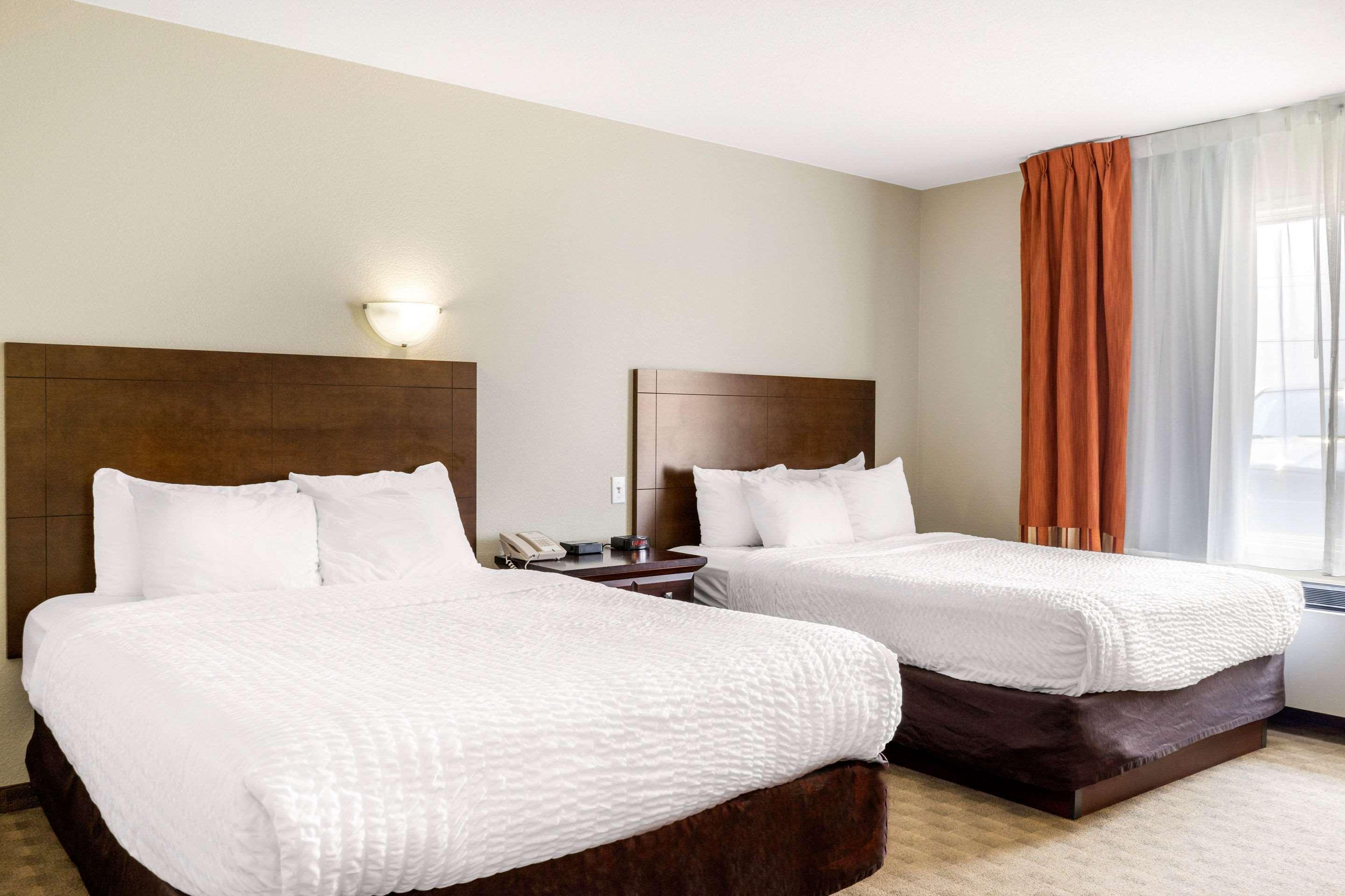 Quality Inn & Suites Winkler Bagian luar foto