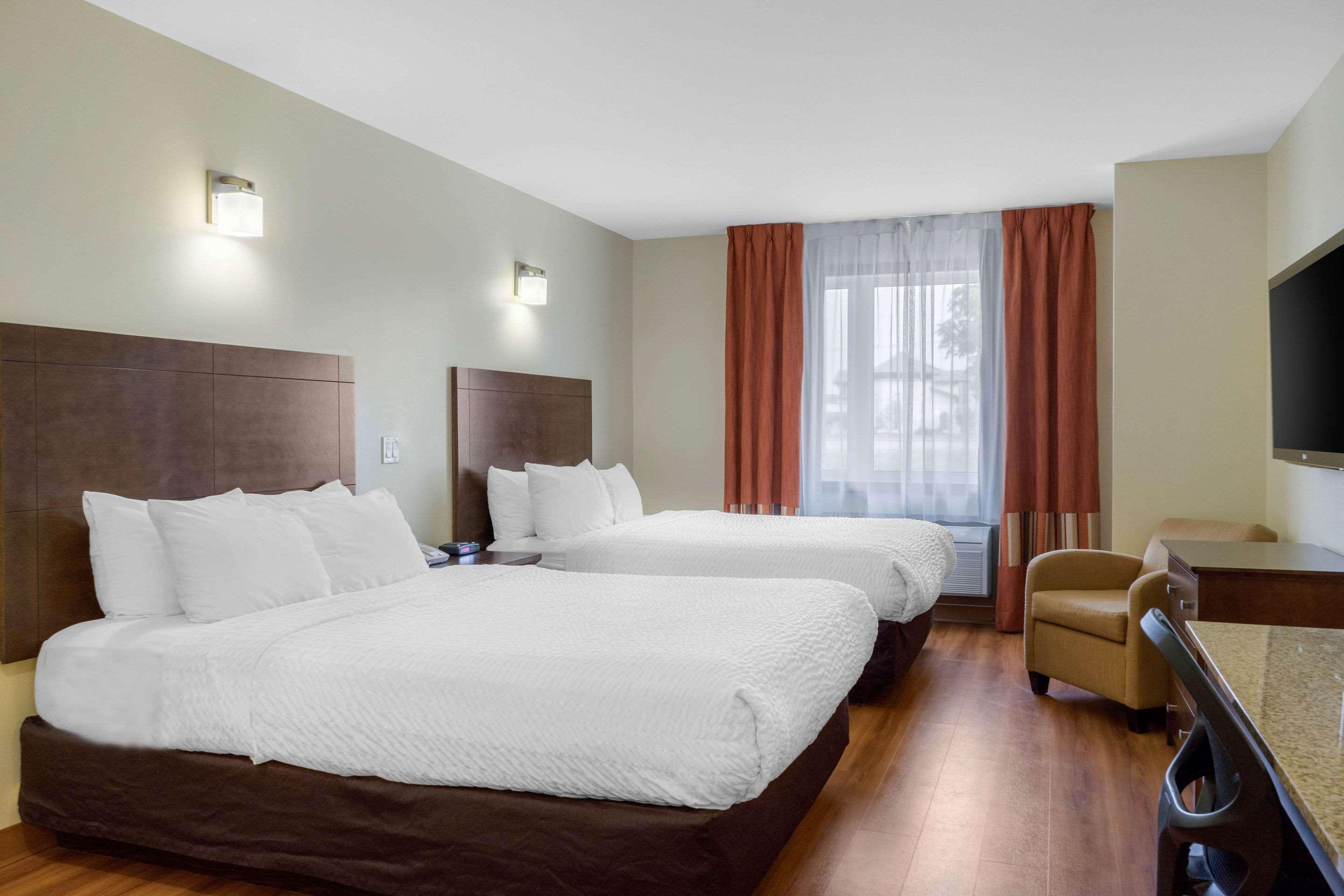 Quality Inn & Suites Winkler Bagian luar foto