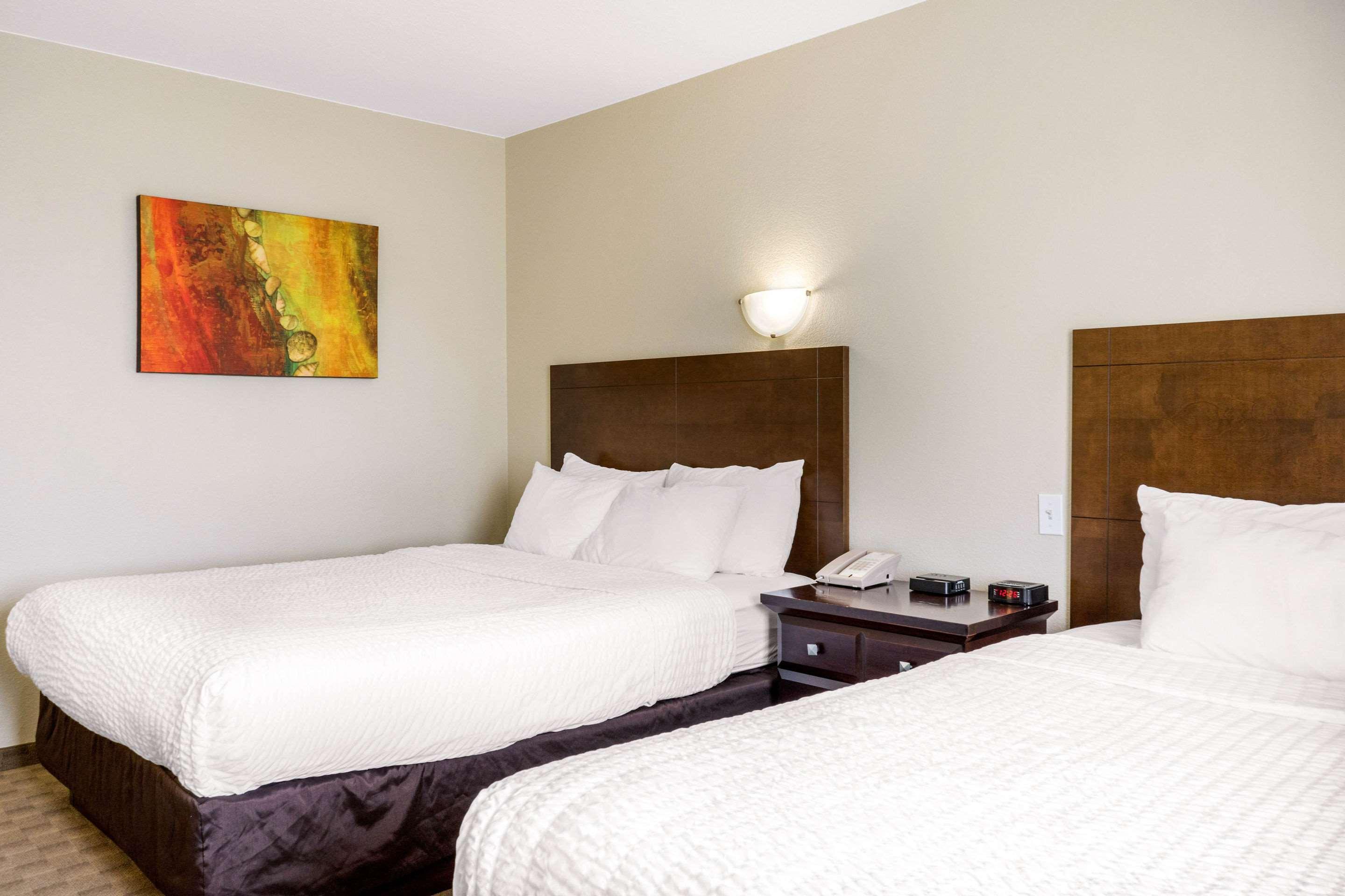 Quality Inn & Suites Winkler Bagian luar foto