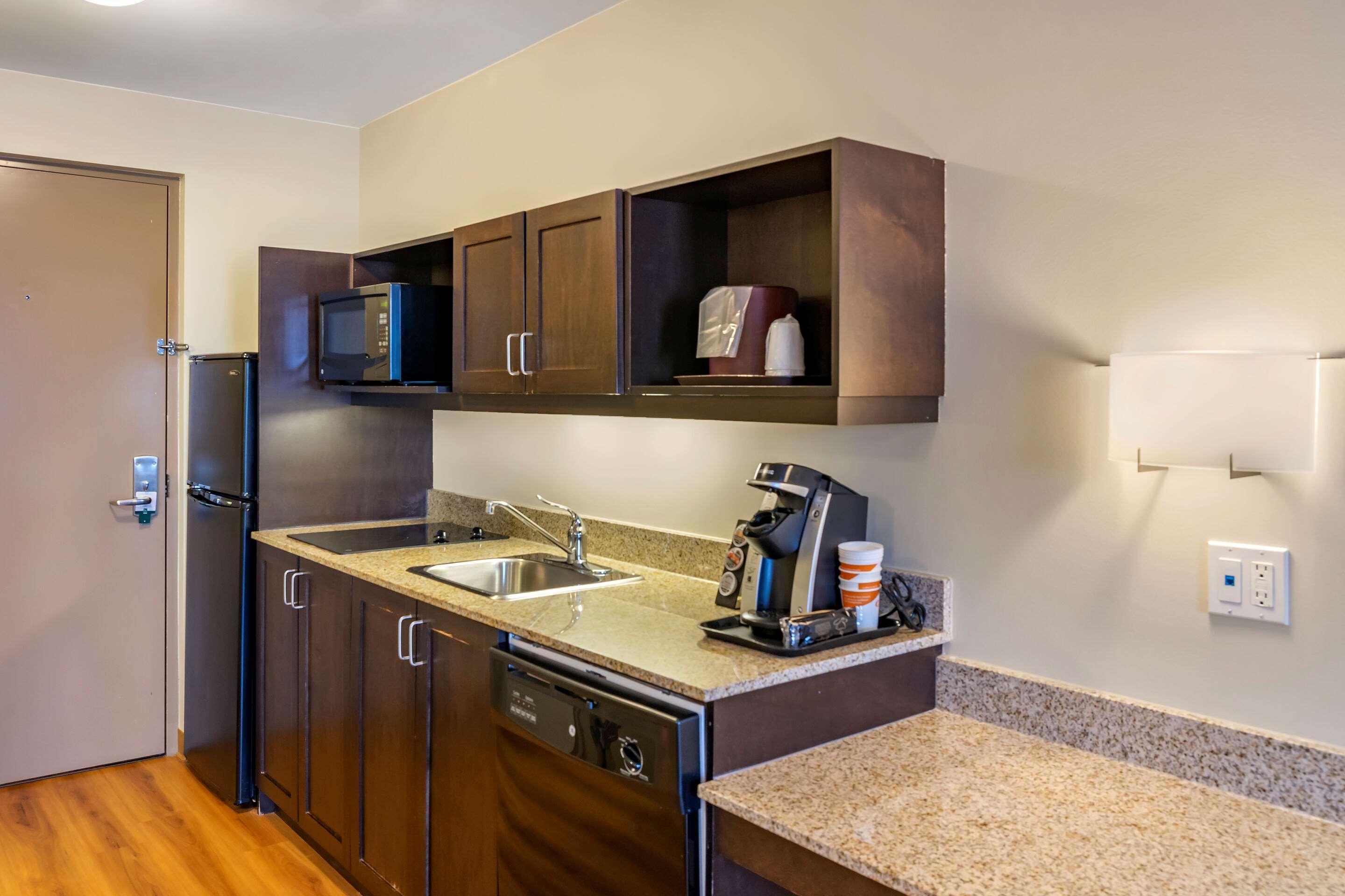 Quality Inn & Suites Winkler Bagian luar foto
