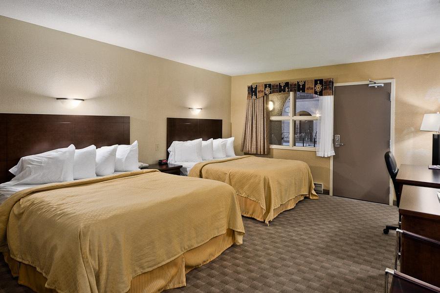 Quality Inn & Suites Winkler Bagian luar foto