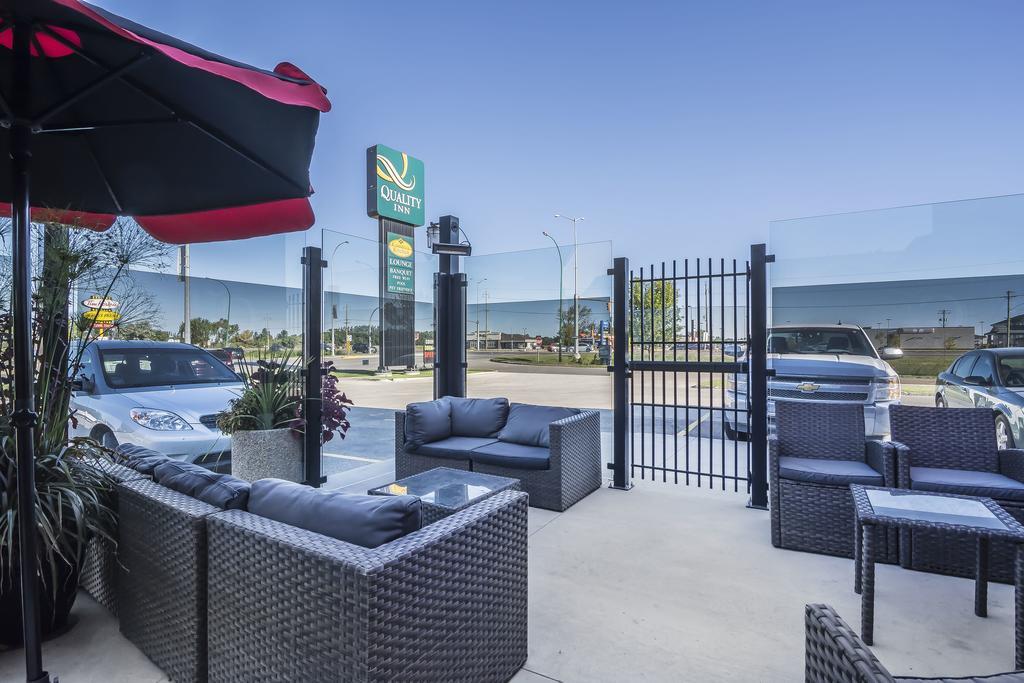 Quality Inn & Suites Winkler Bagian luar foto