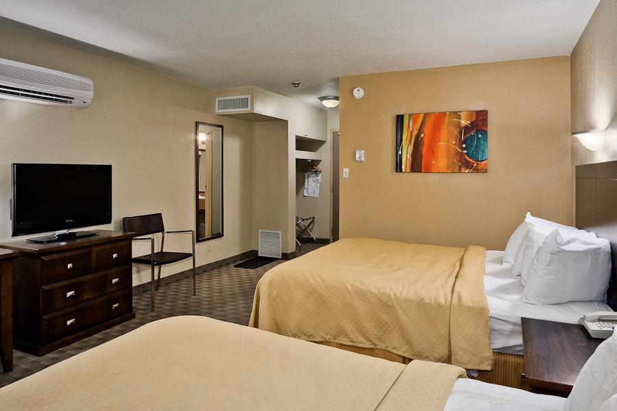 Quality Inn & Suites Winkler Bagian luar foto