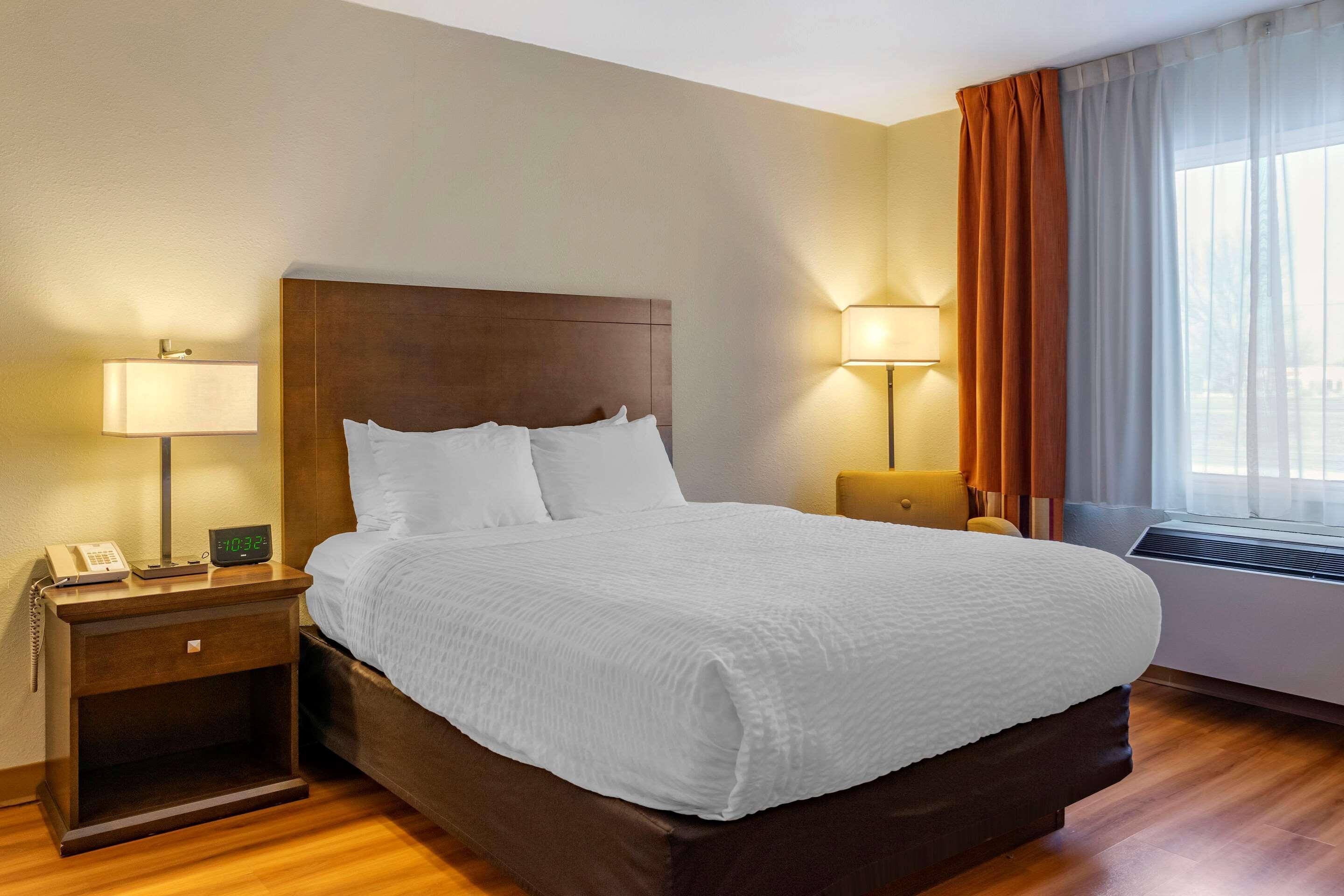 Quality Inn & Suites Winkler Bagian luar foto