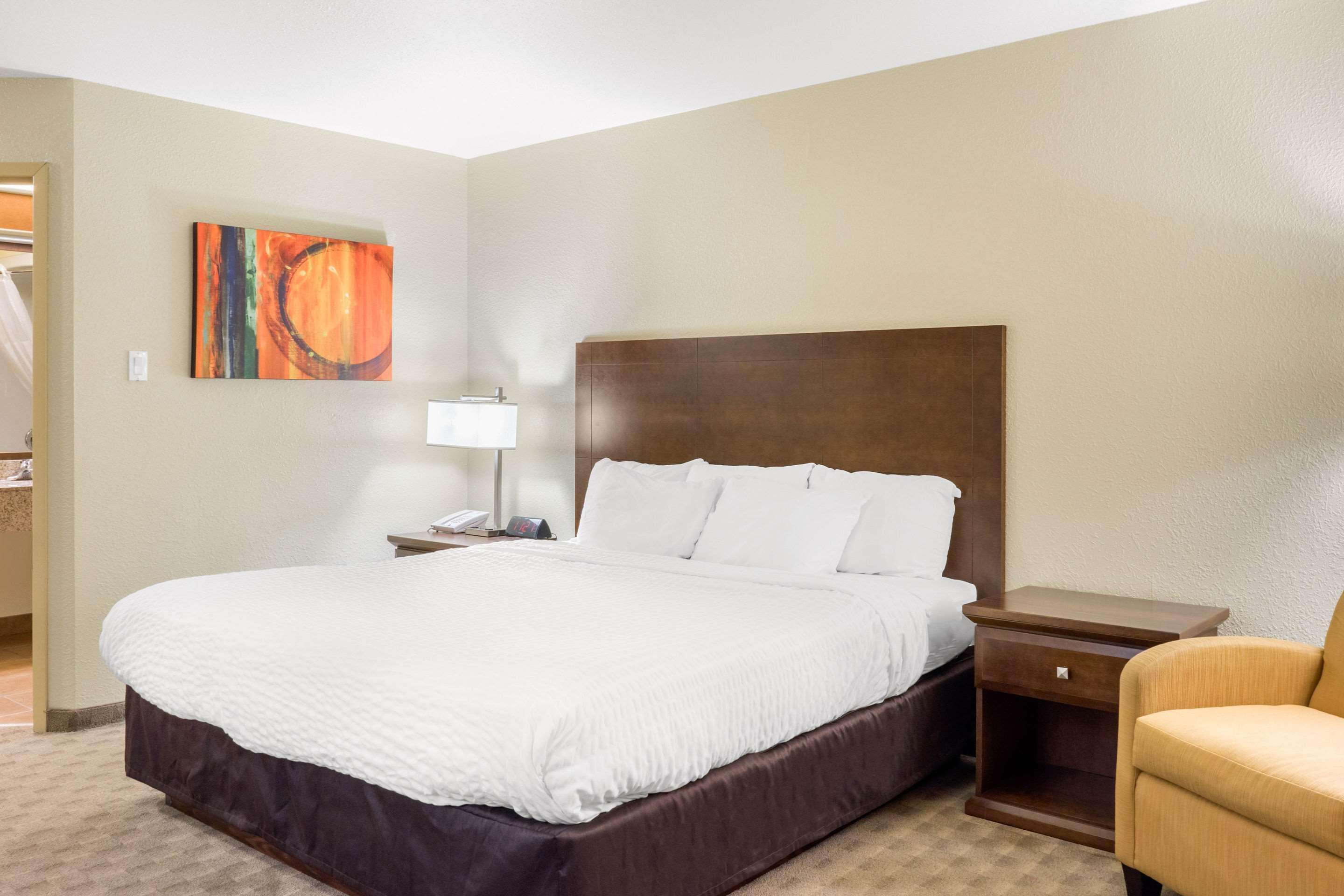 Quality Inn & Suites Winkler Bagian luar foto