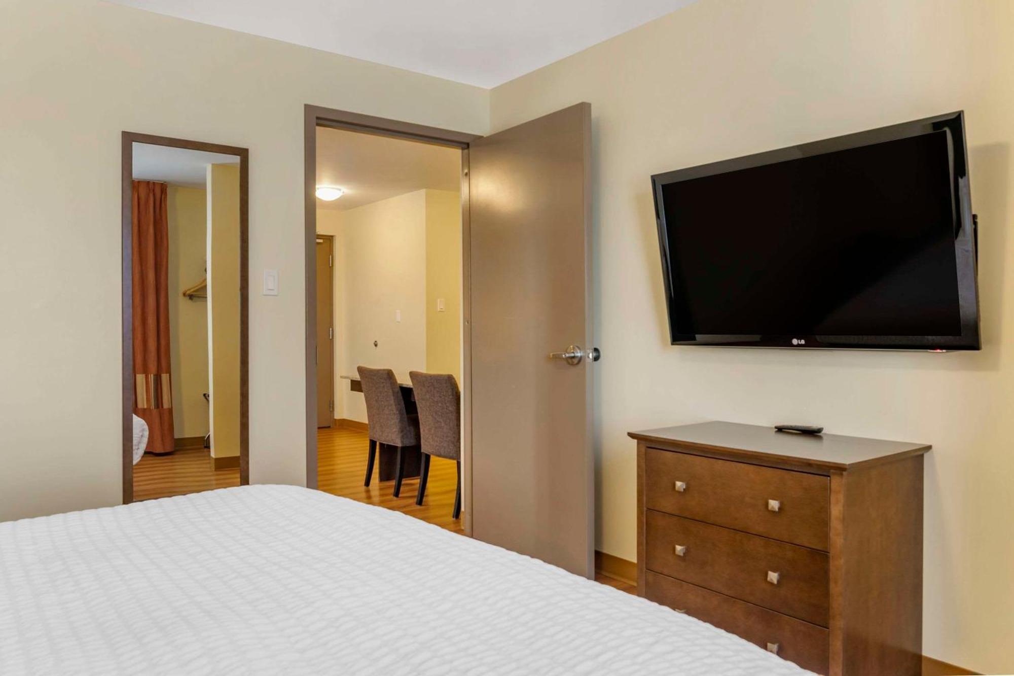 Quality Inn & Suites Winkler Bagian luar foto