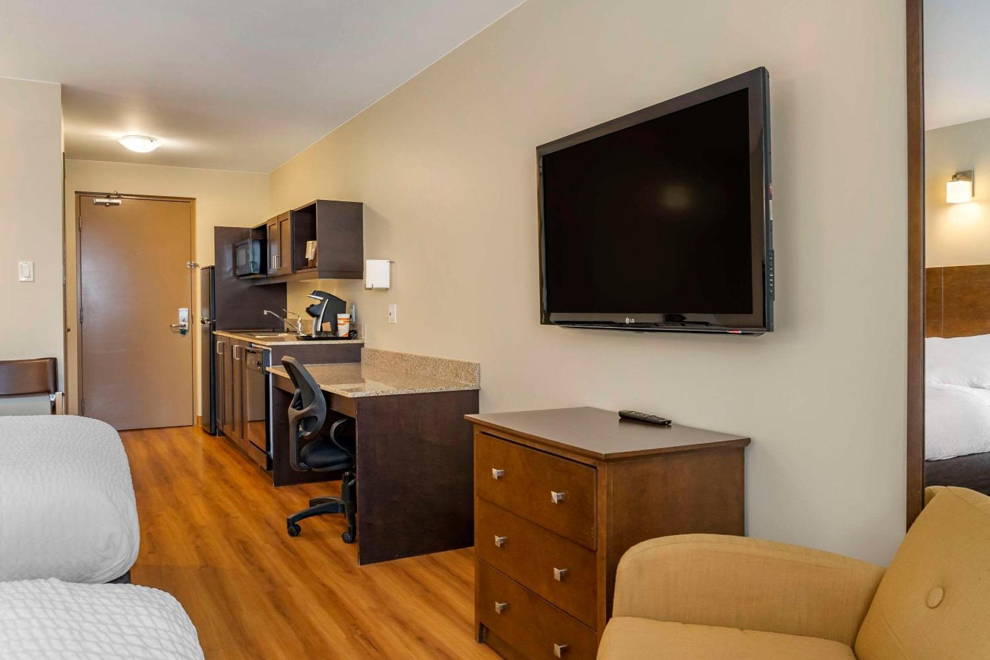 Quality Inn & Suites Winkler Bagian luar foto