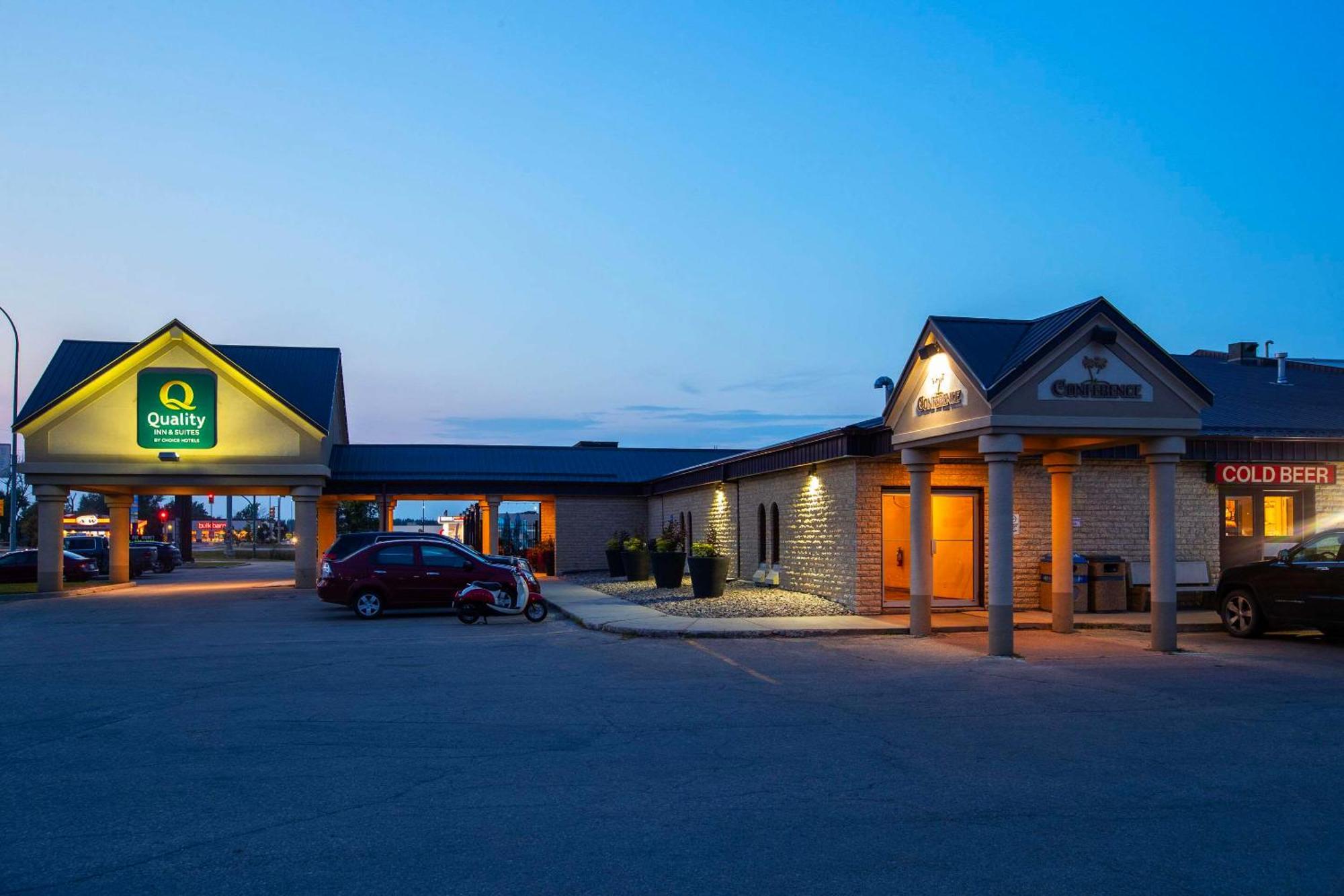 Quality Inn & Suites Winkler Bagian luar foto